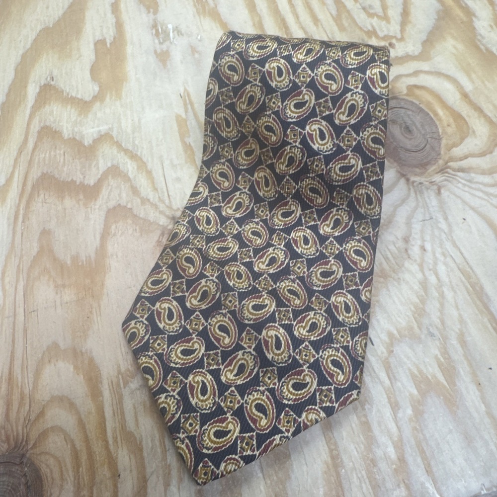 Paul Stuart 100% Silk Necktie • Vintage Style • Smart‎ Patterned Accessory
